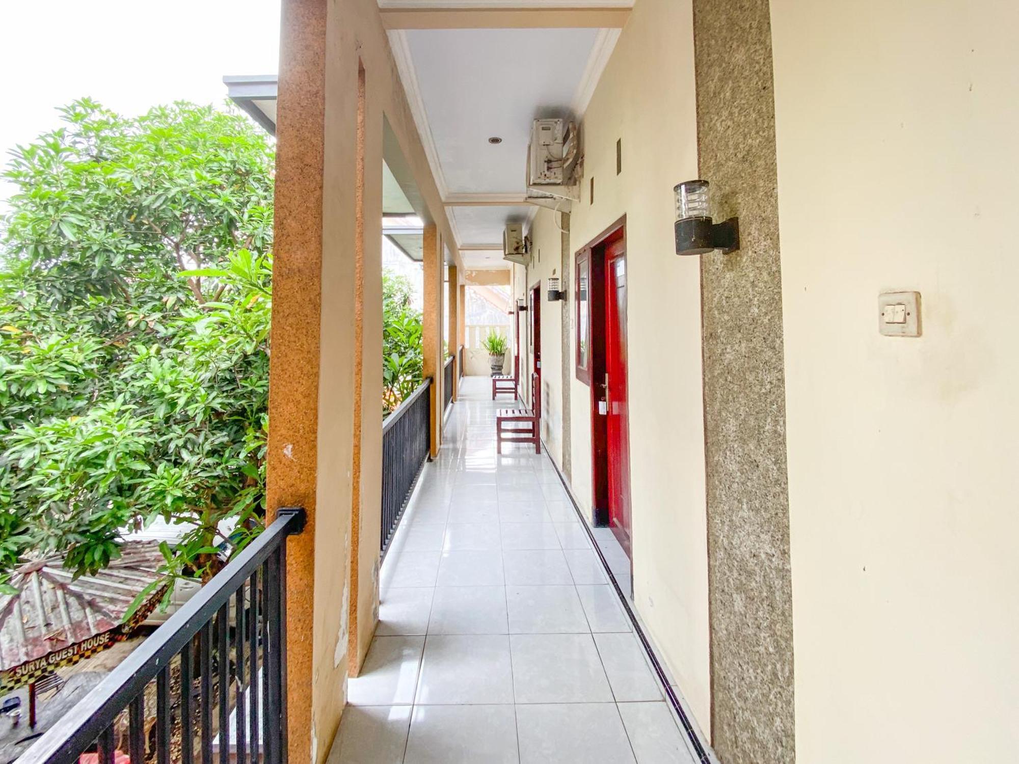 Surya Guest House Urbanview Probolinggo Exterior photo