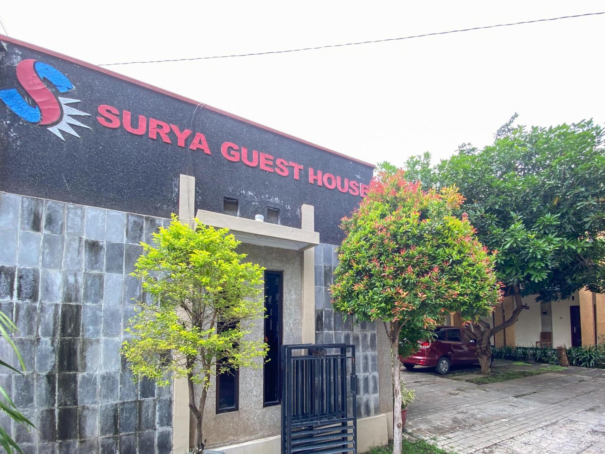 Surya Guest House Urbanview Probolinggo Exterior photo